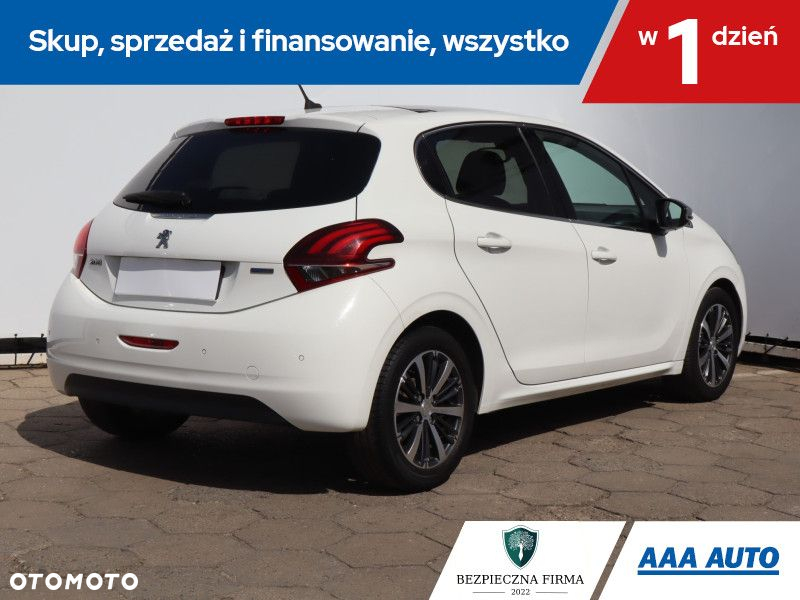 Peugeot 208 - 6