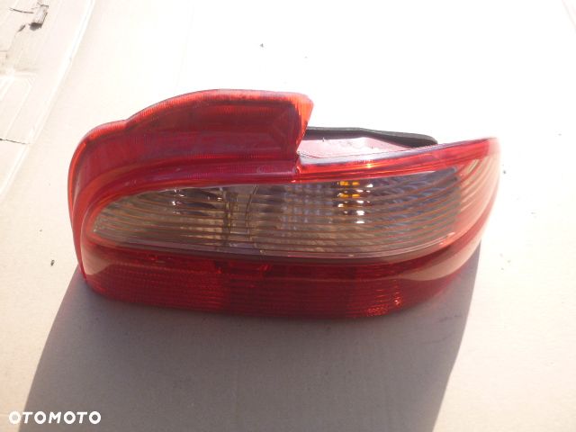 LAMPA PRAWY TYŁ PRAWA TYLNA TOYOTA AVENSIS I T22 SEDAN - 5