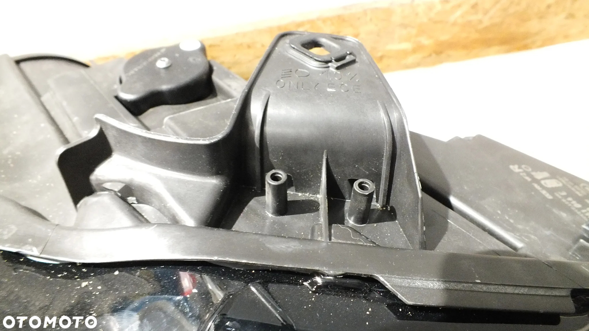 Xenon prawy Audi A1 8V0941044E - 3