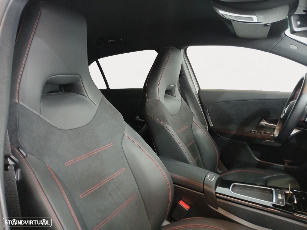 Mercedes-Benz A 250 e AMG Line - 12