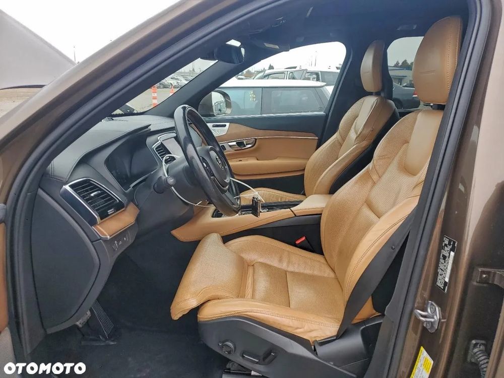 Volvo XC 90 T8 AWD Plug-In Hybrid Momentum 7os - 8