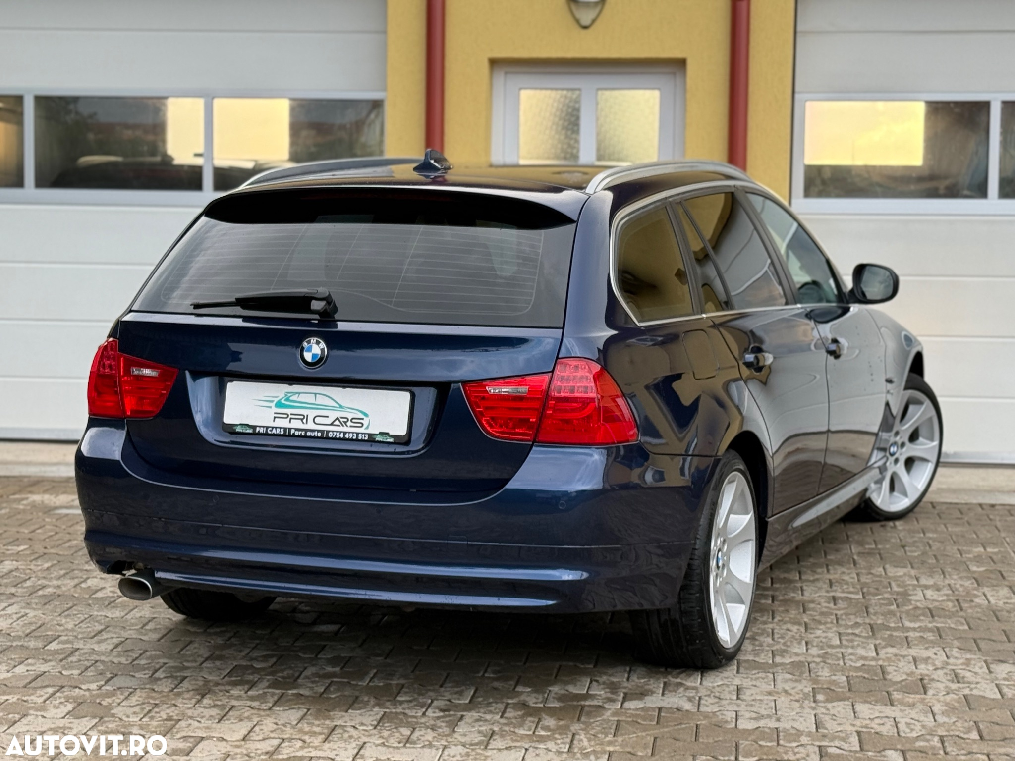 BMW Seria 3 320d Touring xDrive Aut. - 3