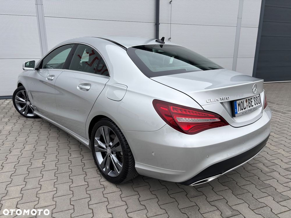 Mercedes-Benz CLA 180 7G-DCT Urban - 13
