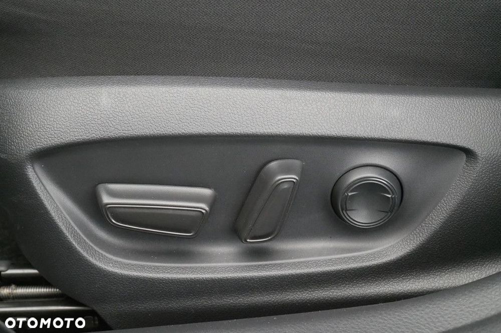 Toyota Camry 2.5 Hybrid Comfort CVT - 27