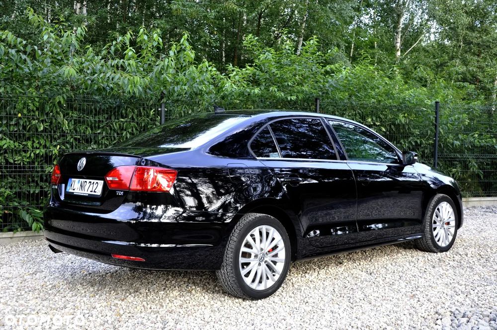 Volkswagen Jetta 2.0 TDI DSG Highline - 19