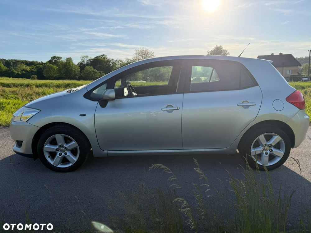 Toyota Auris 1.6 Executive - 2