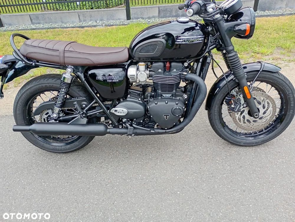 Triumph Bonneville - 10