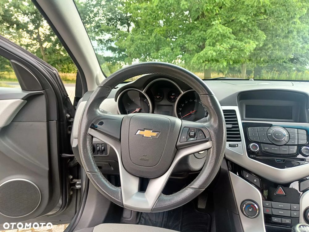 Chevrolet Cruze 1.6 - 8