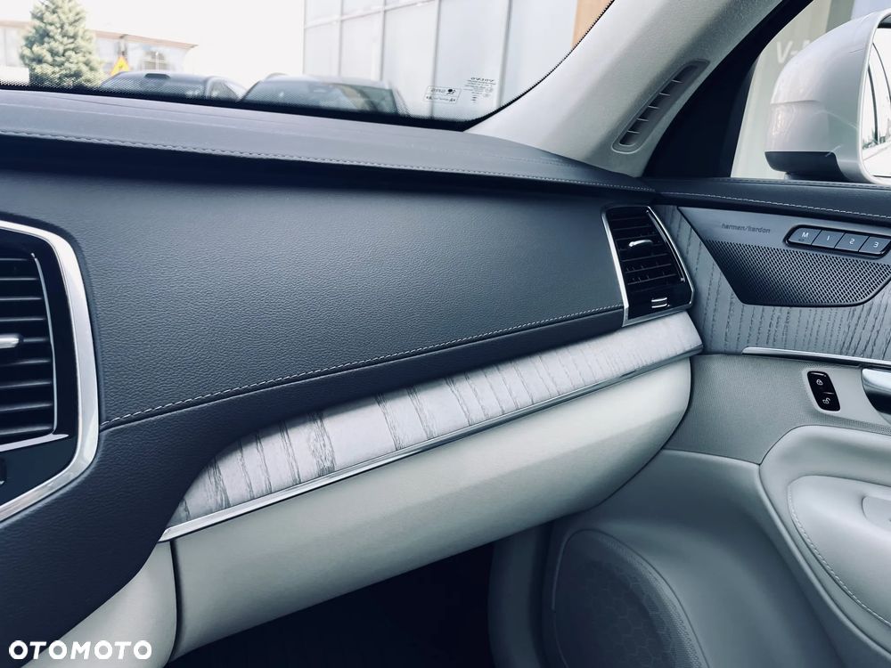 Volvo XC 90 T8 AWD Plug-In Hybrid Ultimate Bright 7os - 17