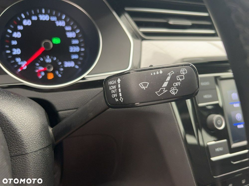 Volkswagen Passat - 25