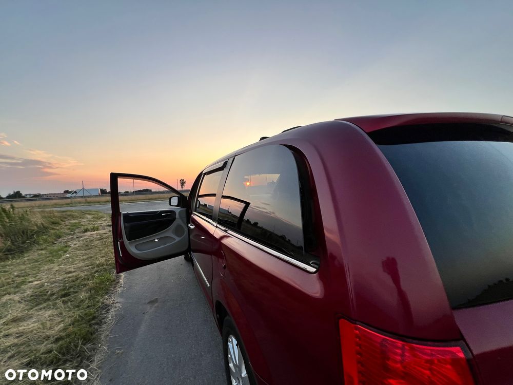 Chrysler Town & Country 3.6 Limited - 21
