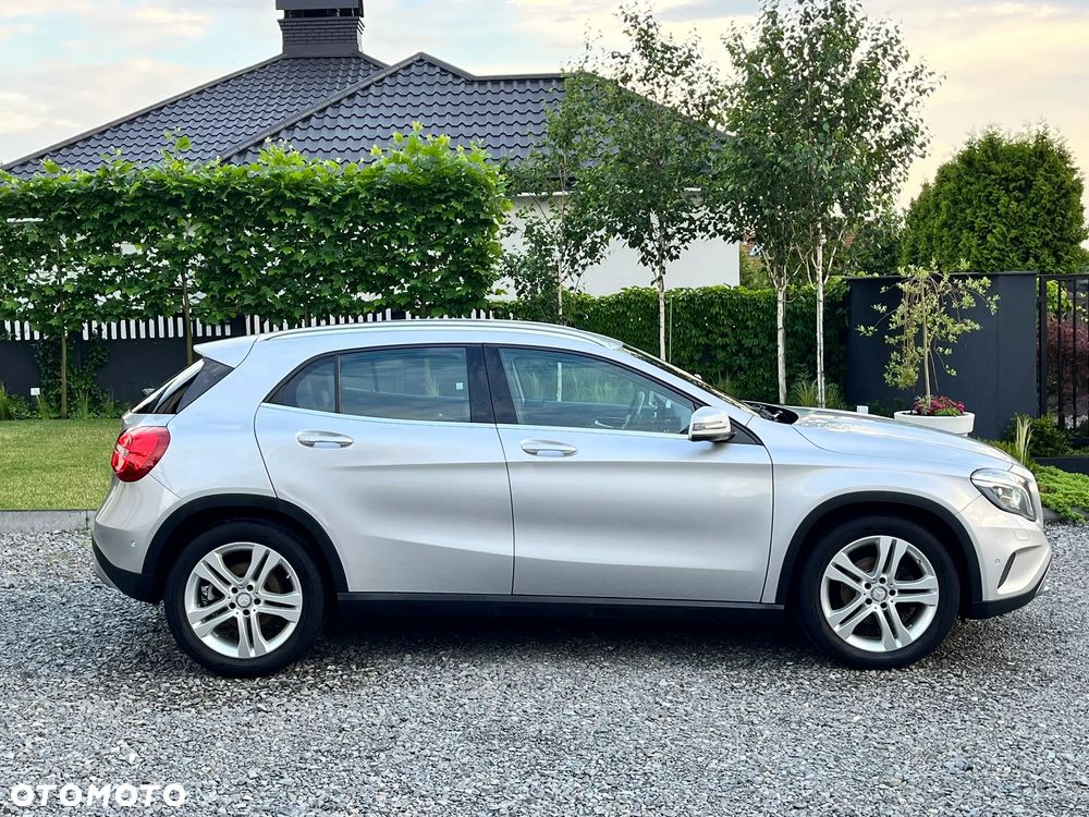 Mercedes-Benz GLA 180 - 4