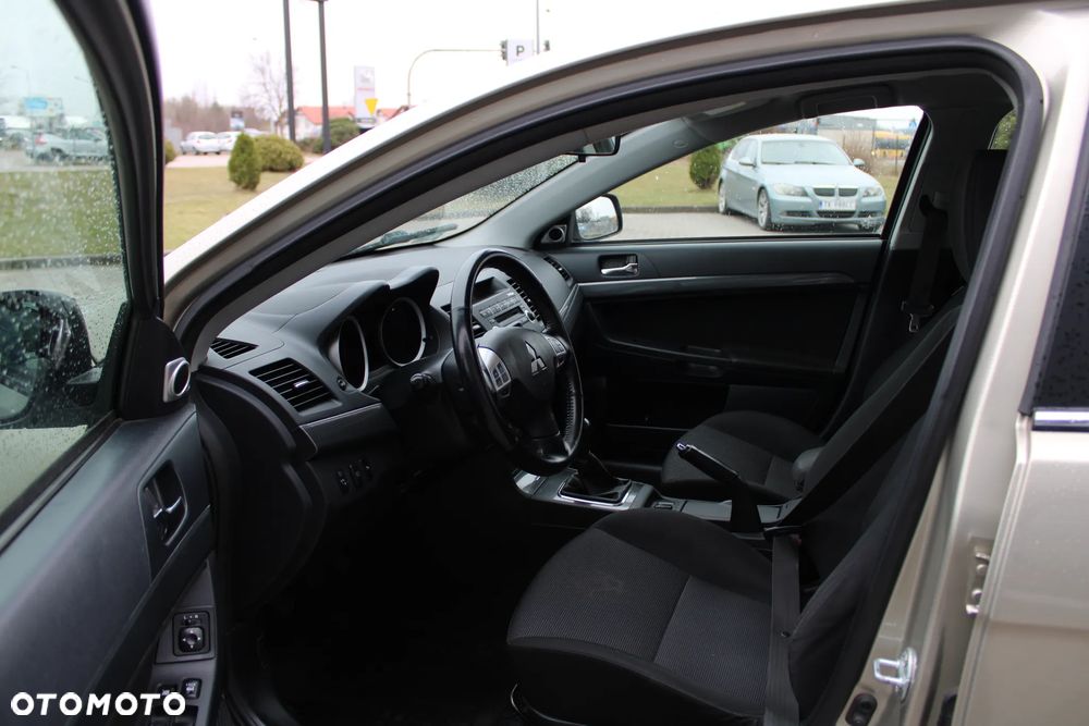 Mitsubishi Lancer 1.8 Invite - 12