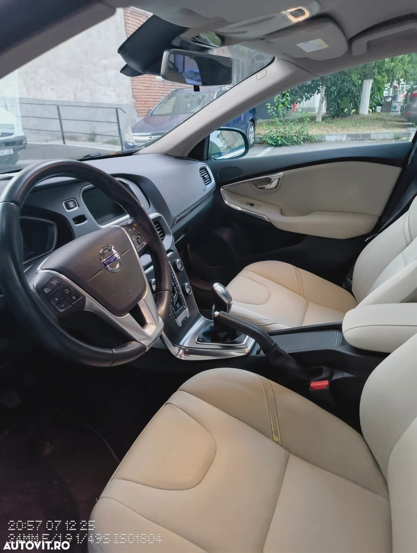 Volvo V40 D3 Momentum - 4