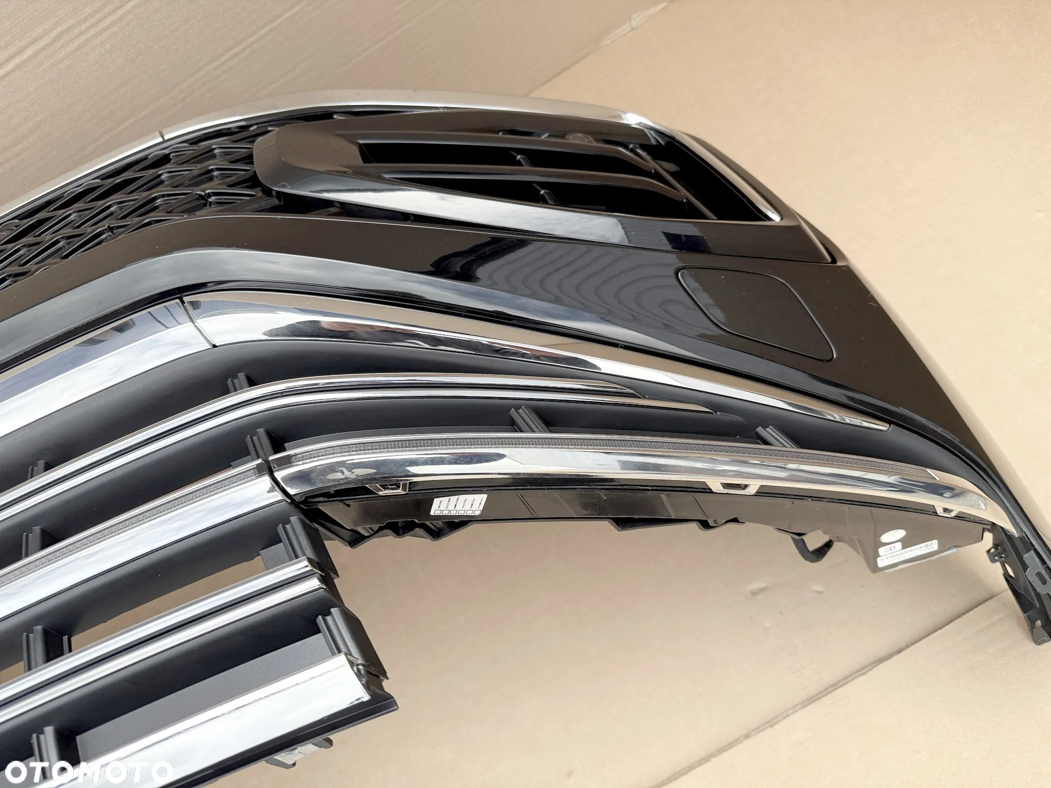 Zderzak Przedni VW Touareg III 760 Lift R-Line BLACK, LED Full - 11