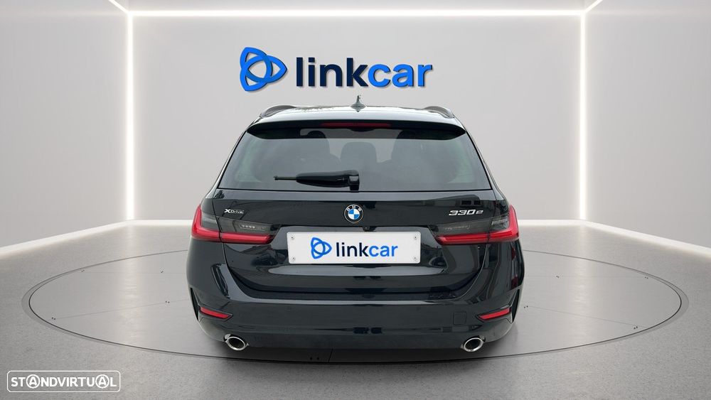BMW 330 e Touring Aut. Sport Line - 4
