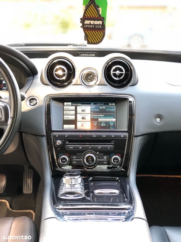 Jaguar XJ - 7