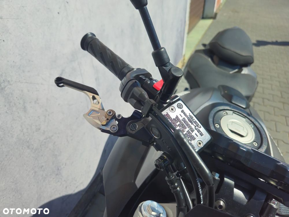 Yamaha MT - 12