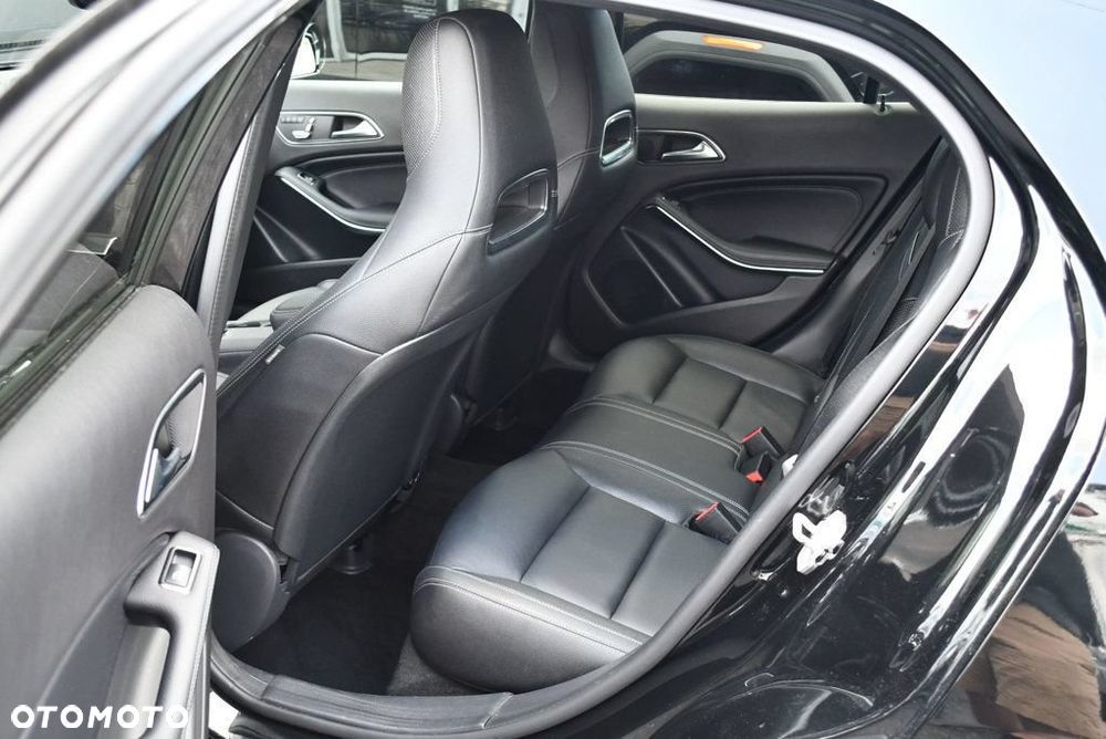 Mercedes-Benz GLA 250 4Matic 7G-DCT AMG Line - 20