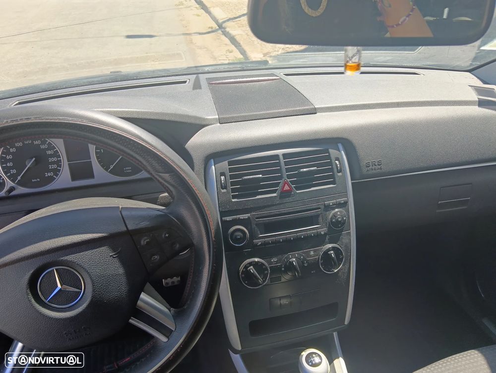 Mercedes-Benz B 200 CDI - 4