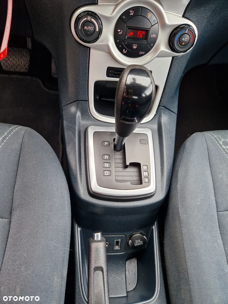 Ford Fiesta 1.4 Autom Titanium - 24