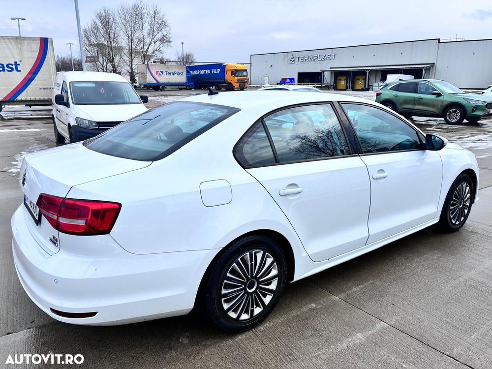 Volkswagen Jetta 2.0 TDI Comfortline - 4