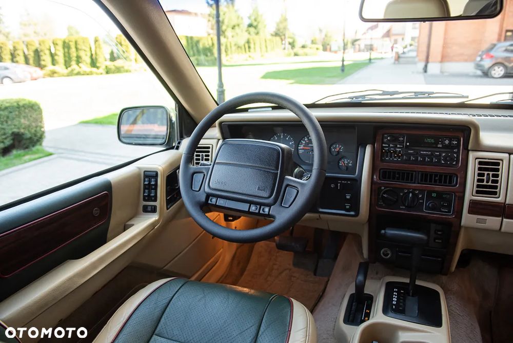 Jeep Grand Cherokee - 25