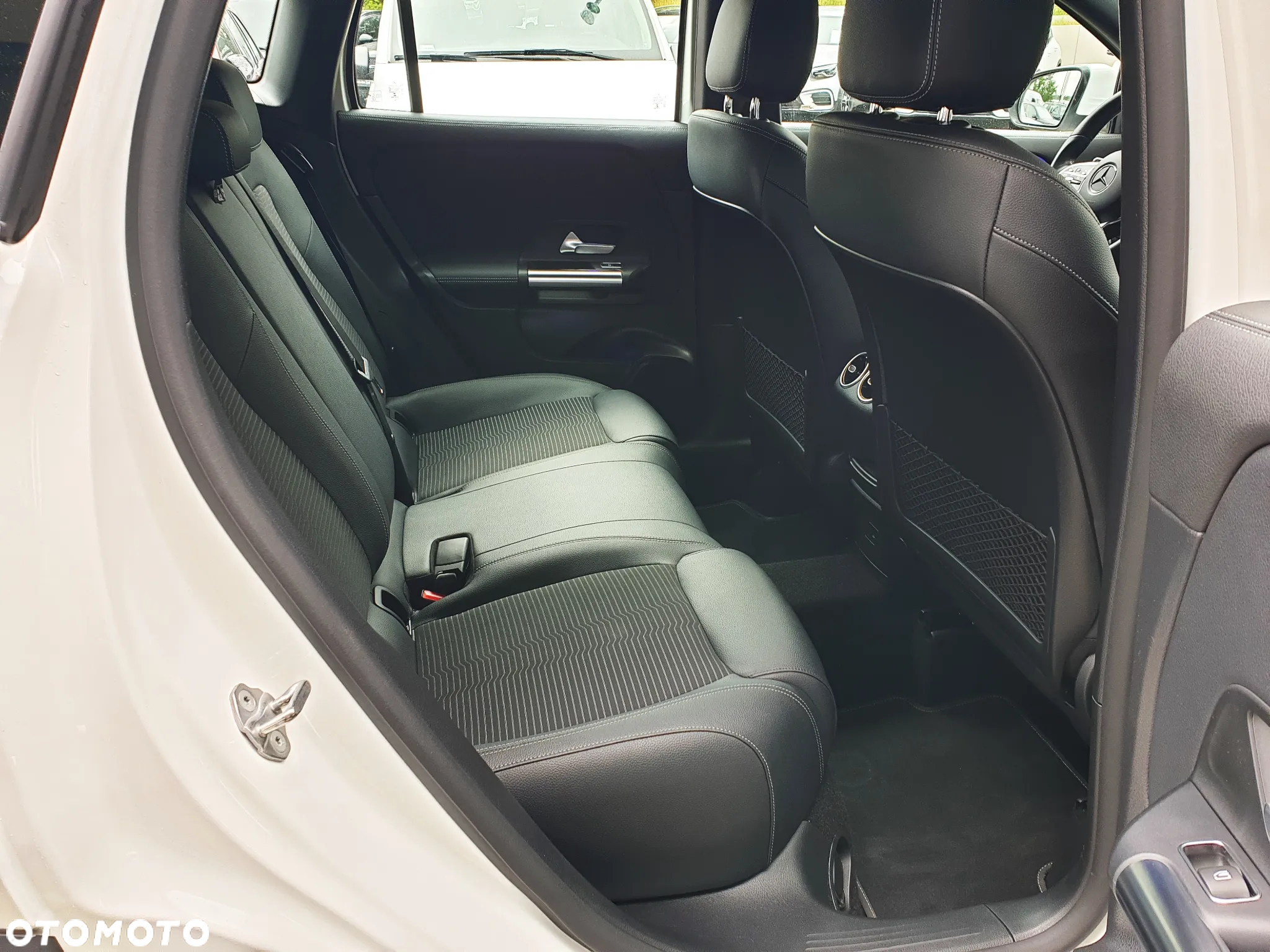 Mercedes-Benz GLA 200 Progressive - 19