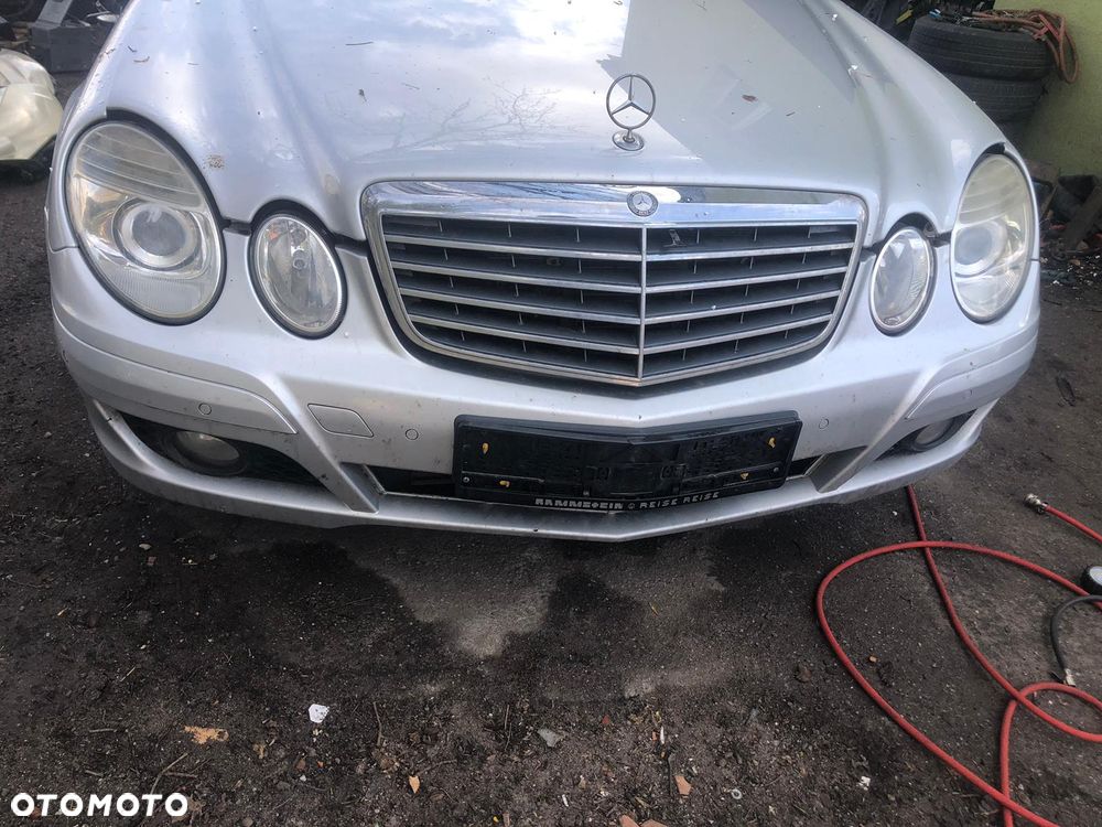 MERCEDES   E KLASA W211 LIFT  MASKA 775 - 2