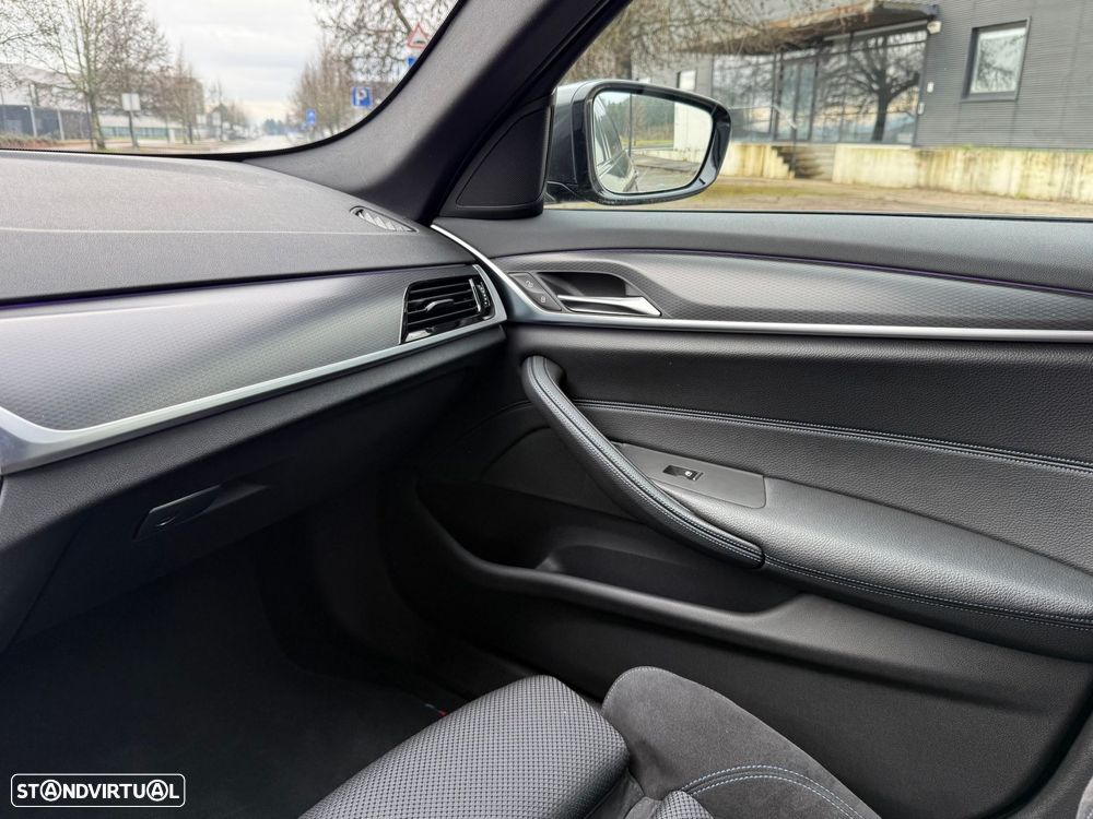 BMW 530 e Pack Desportivo M - 21