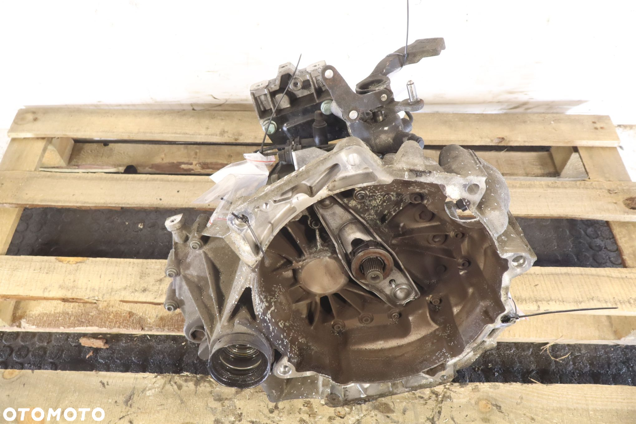 SKRZYNIA BIEGÓW 5 BIEGOWA VOLKSWAGEN GOLF V 1.6 FVH - 5