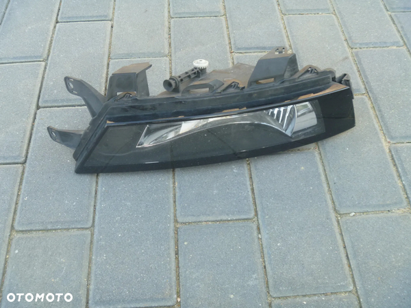 SKODA RAPID LIFT HALOGEN PRAWY ORYGINAŁ IGŁA 5JA941700D