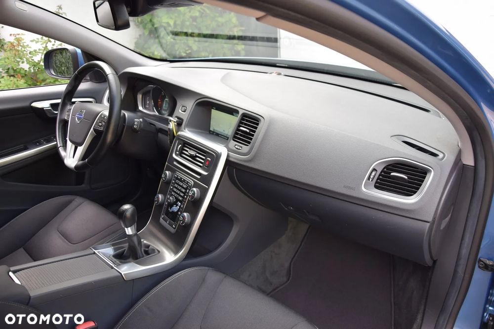 Volvo V60 D4 Momentum - 23