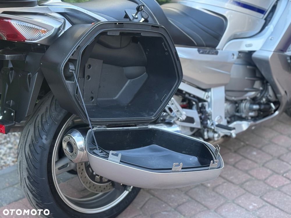 Yamaha FJR - 24
