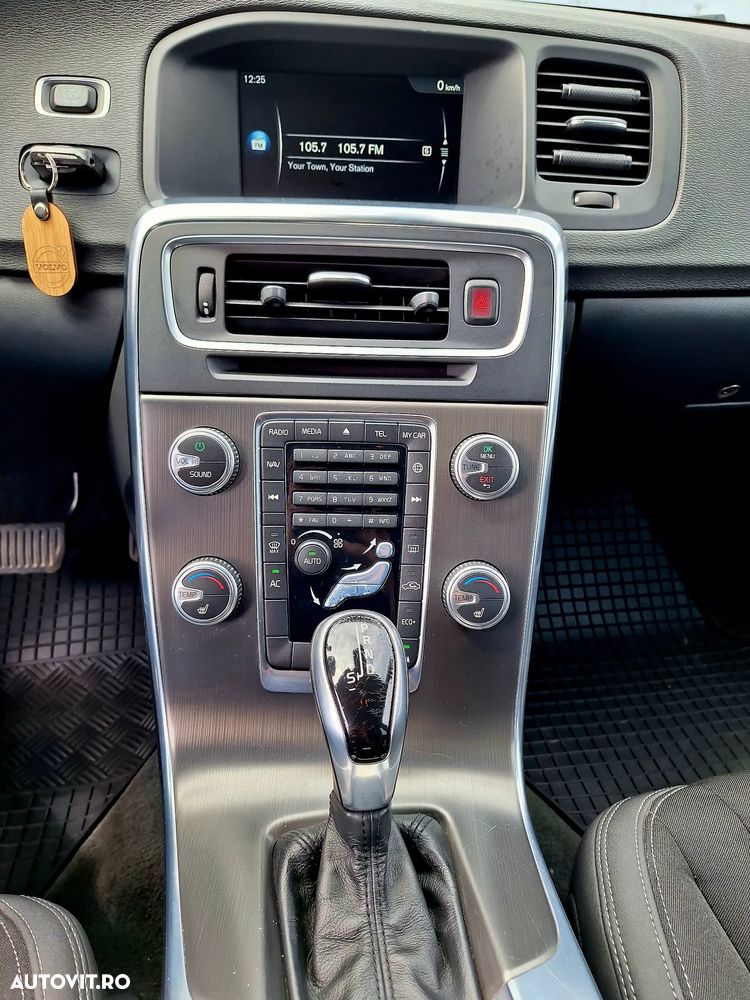 Volvo V60 D4 Geartronic Momentum - 22