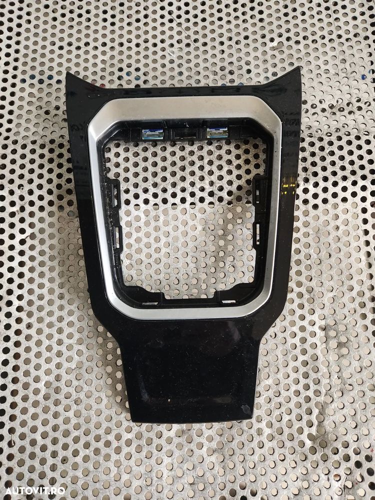 Ornament Trim Consola Centrala Cotiera Vw T-Roc Piano Black Lucios Dezmembrez Vw T-Roc - Dezmembrar - 3