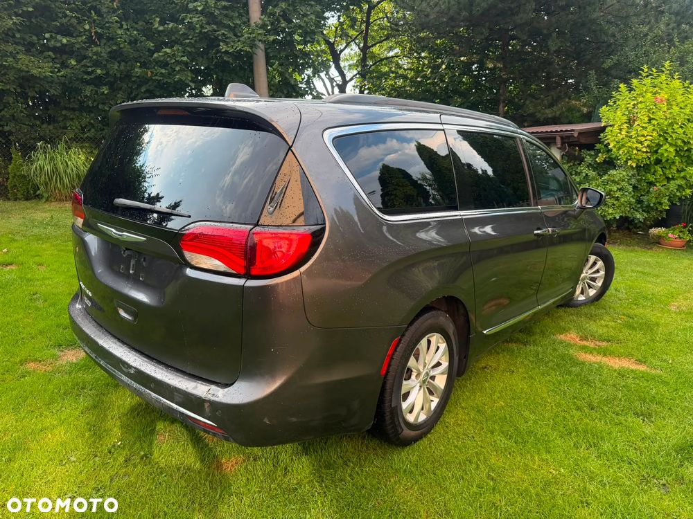 Chrysler Pacifica - 6