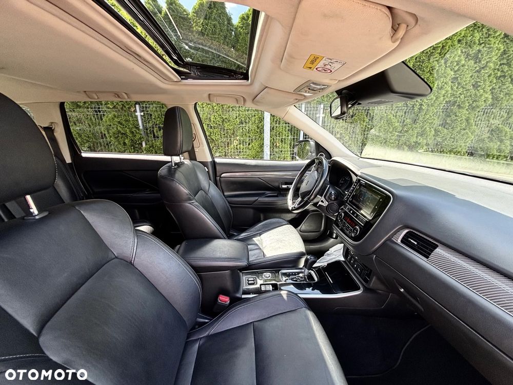 Mitsubishi Outlander 2.0 Intense + Navi 4WD CVT - 23