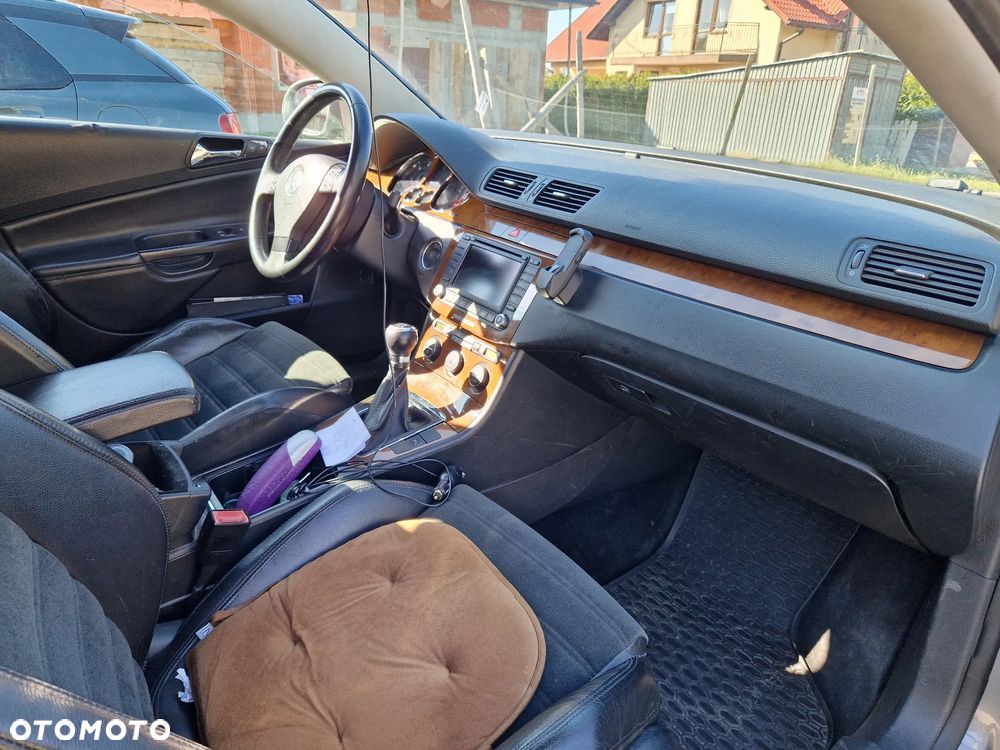 Volkswagen Passat 2.0 TDI DPF Highline - 24