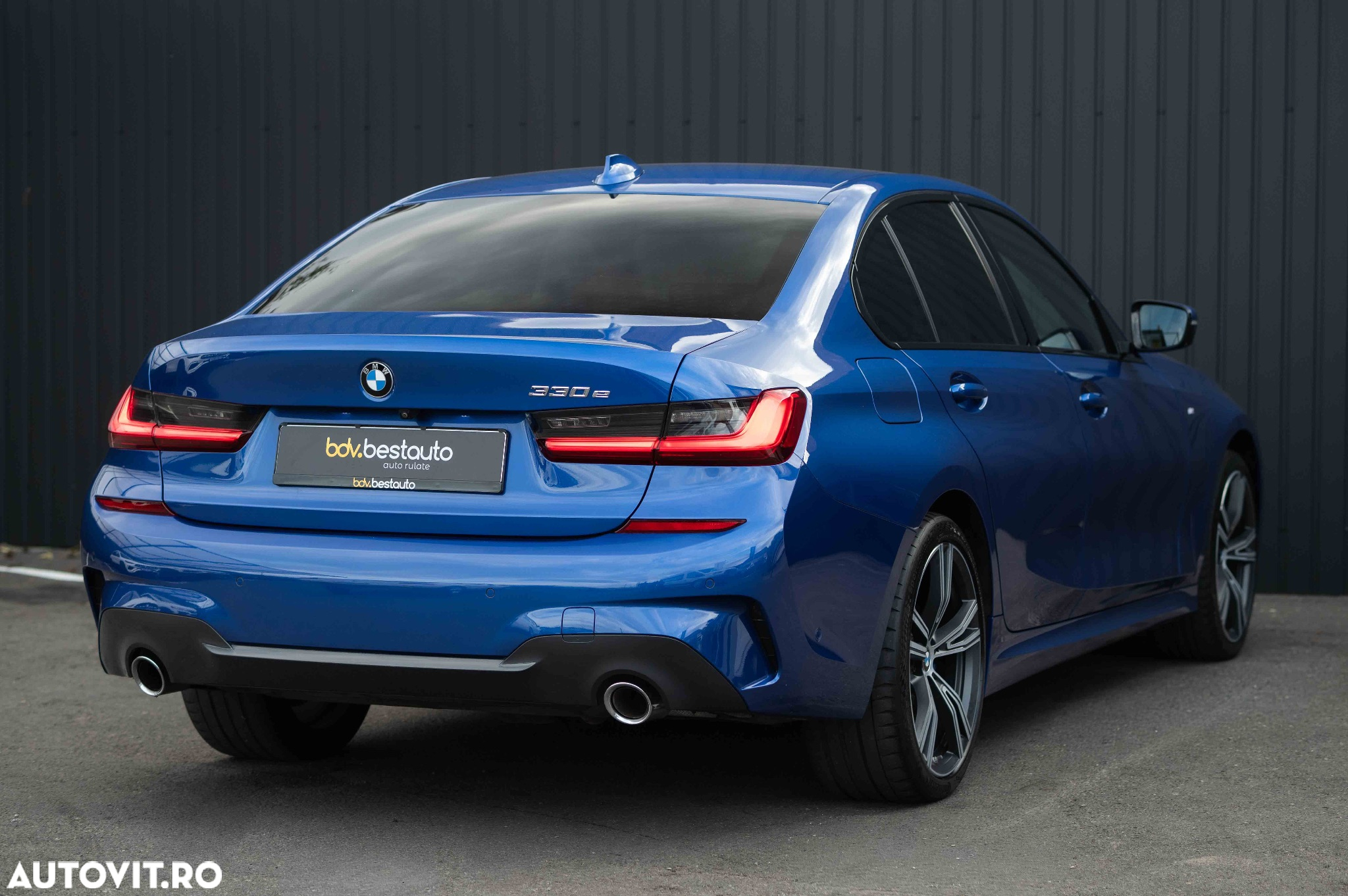 BMW Seria 3 330e Aut. M Sport - 30