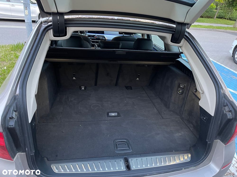 BMW Seria 5 520d Touring - 9