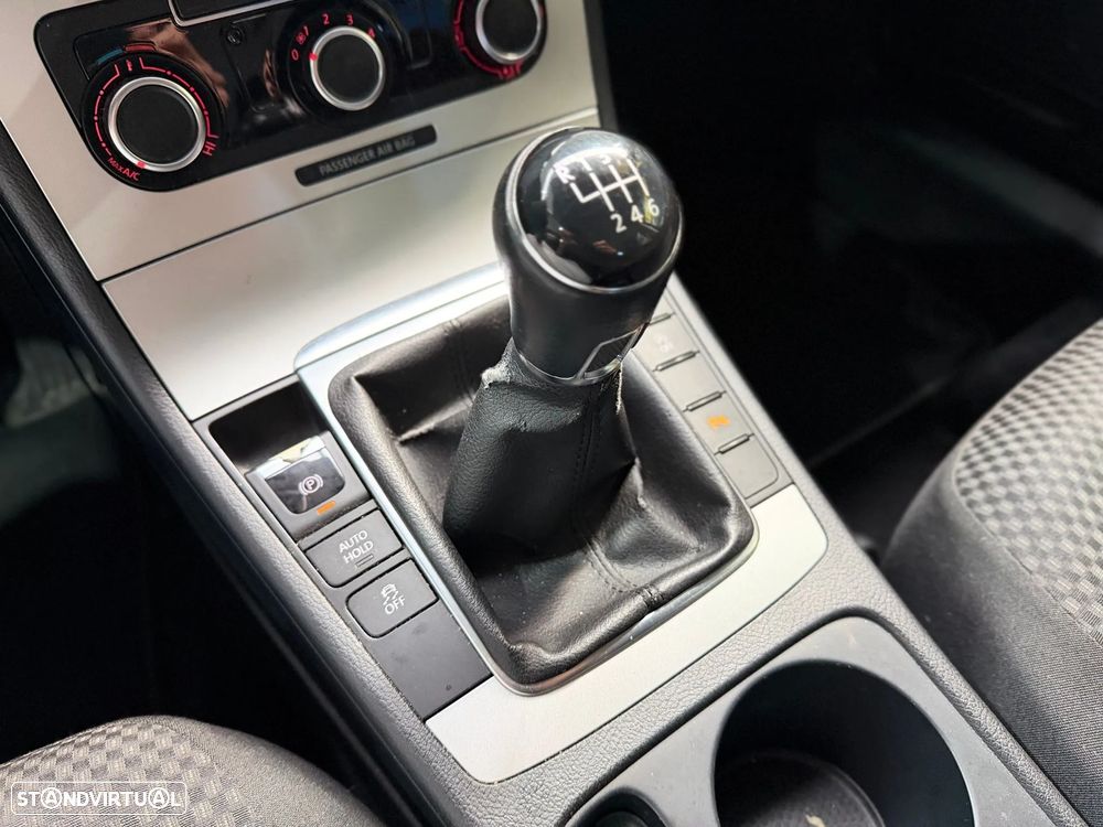 VW Passat Variant 1.6 TDI Confortline - 23