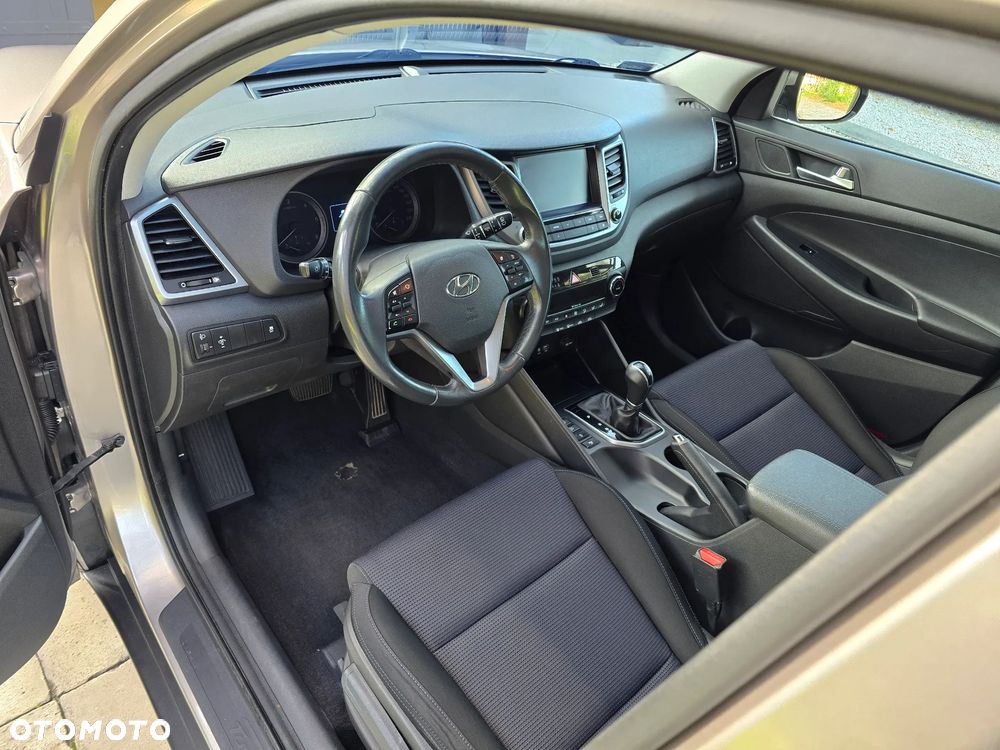 Hyundai Tucson ver-1-7-crdi-bluedrive-classic-2wd-dct - 27
