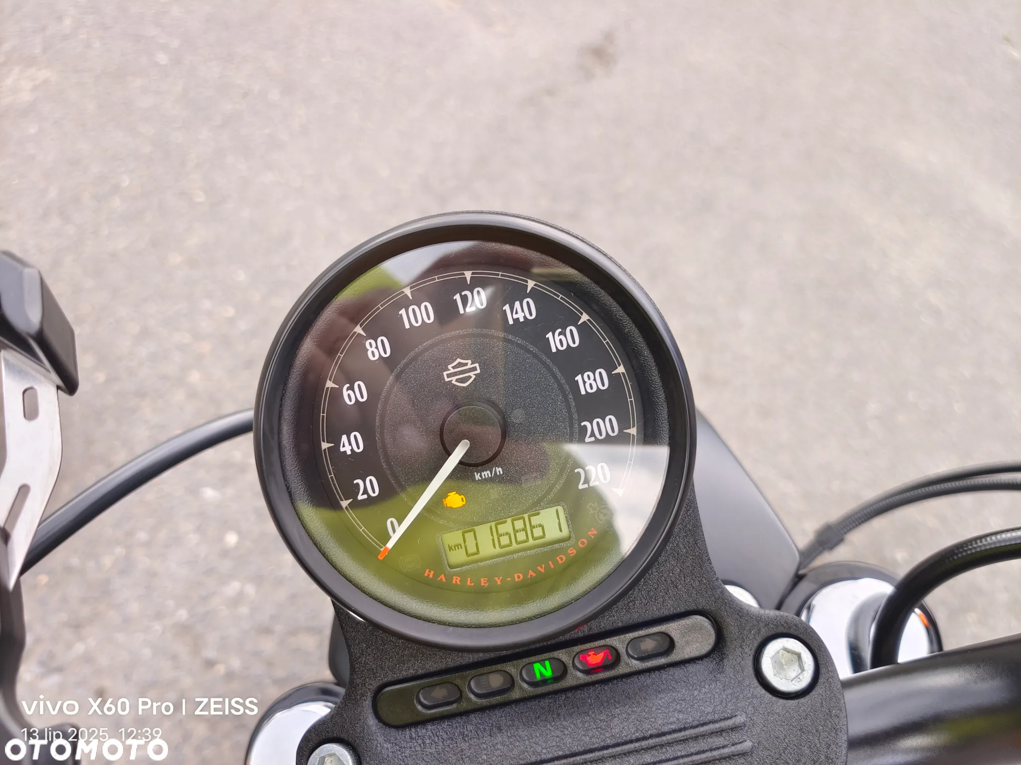 Harley-Davidson Sportster Iron 883 - 11