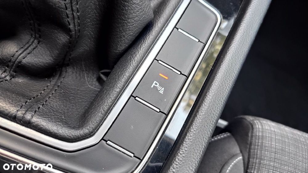 Volkswagen Passat - 25