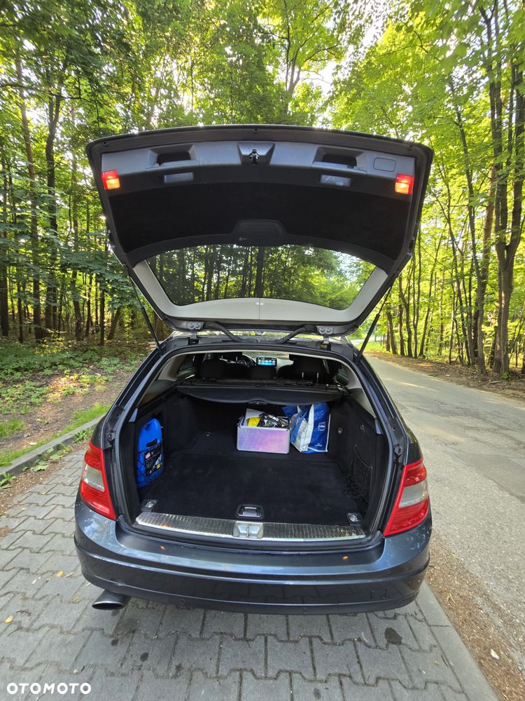 Mercedes-Benz Klasa C 180 Kompressor Automatik BlueEFFICIENCY - 17