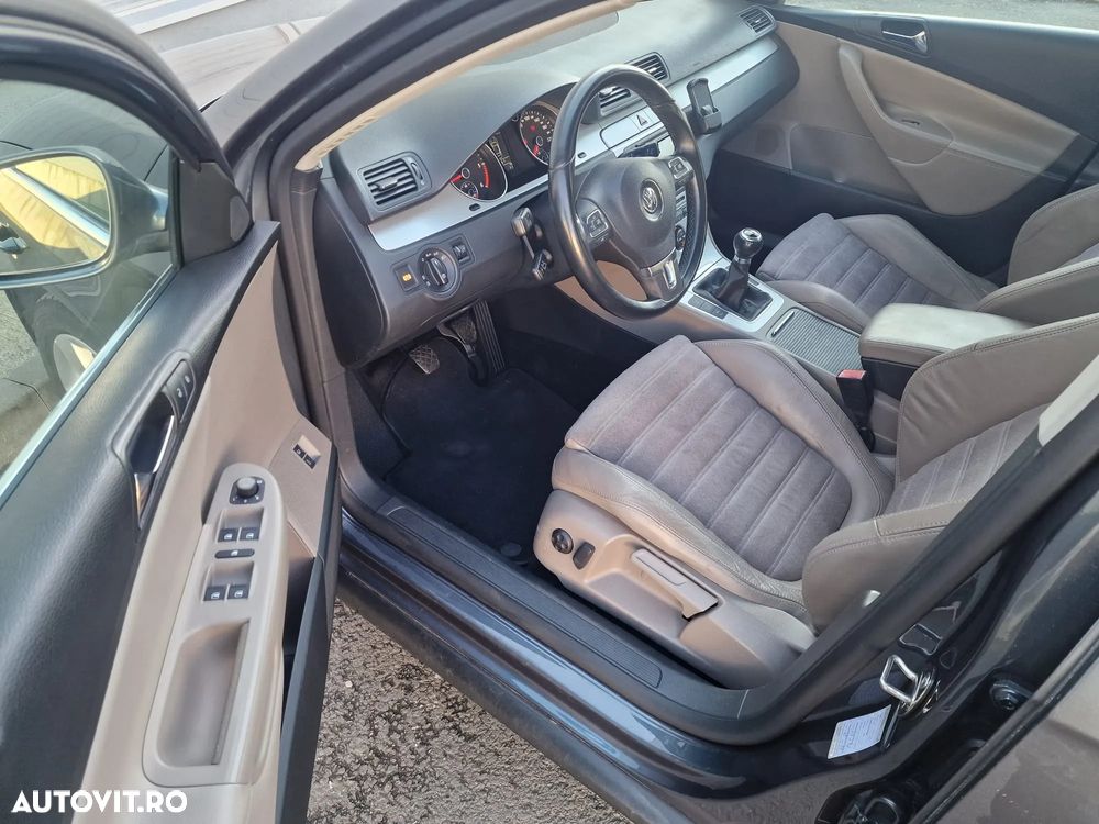 Volkswagen Passat 2.0 TDI DPF Highline - 19