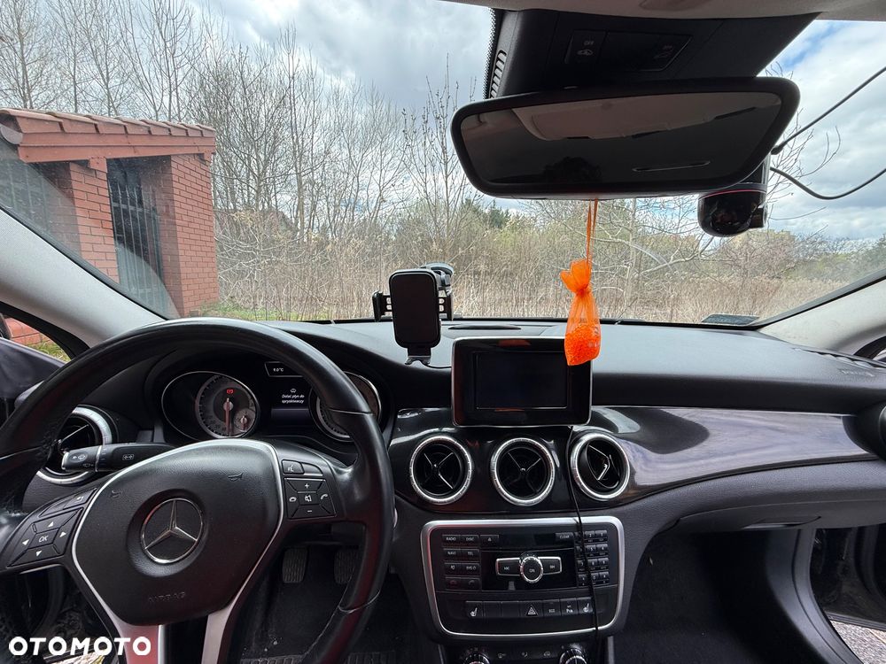 Mercedes-Benz CLA - 12
