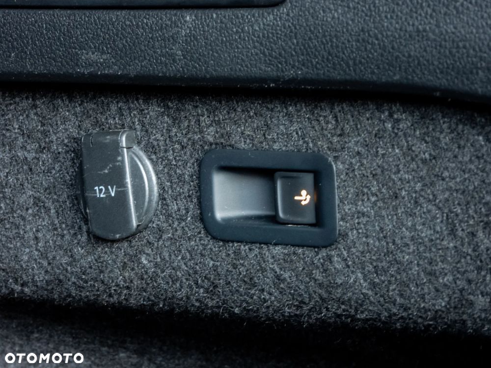 Volkswagen Passat Variant 2.0 TDI SCR DSG 4Motion Elegance - 15