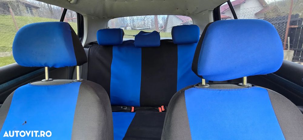 Volkswagen Golf 2.0 DPF GTD - 12